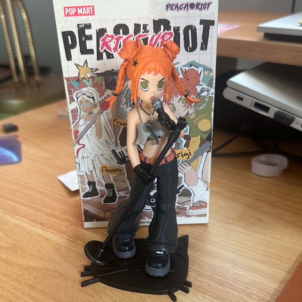 Pop Mart Peach riot rise up Gigi